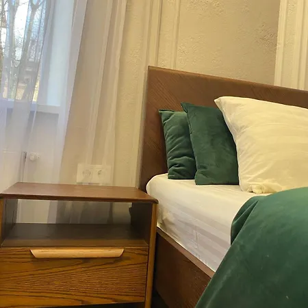 Lvapart б хмельницького 2 кім безкоштовна парковка центр з балконом не далеко від ж д вокзалу звітні документи Apartment Lemberg