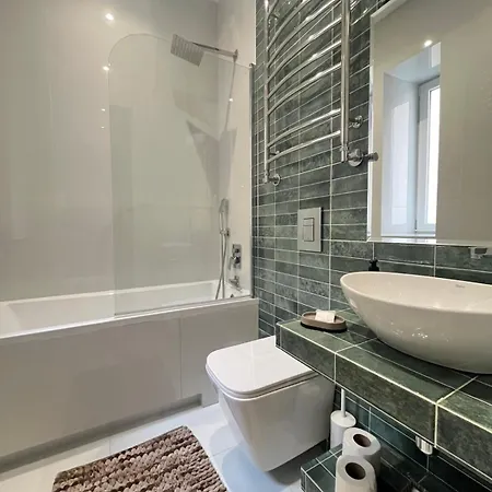 Lvapart б хмельницького 2 кім безкоштовна парковка центр з балконом не далеко від ж д вокзалу звітні документи Apartment Lemberg