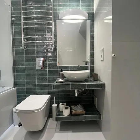 Lvapart б хмельницького 2 кім безкоштовна парковка центр з балконом не далеко від ж д вокзалу звітні документи Apartman *