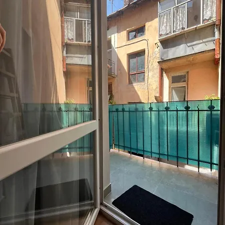 Apartment Favorit 2 кім безкоштовна парковка центр з балконом не далеко від ж д вокзалу звітні документи *